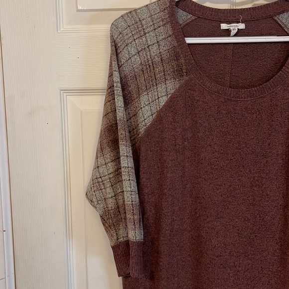 Maurices womens top, 3/4 sleeve, soft sweater material - Picture 3 of 4